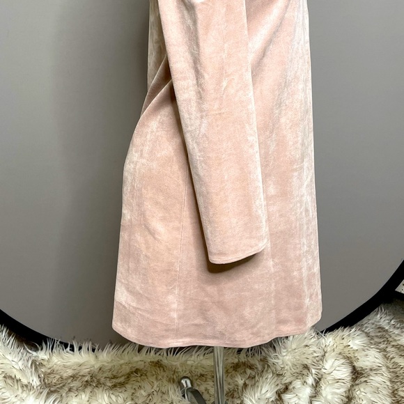 BCBG light pink/ cream long sleeves suede mini dress. Peep hole in the front. - Picture 6 of 8